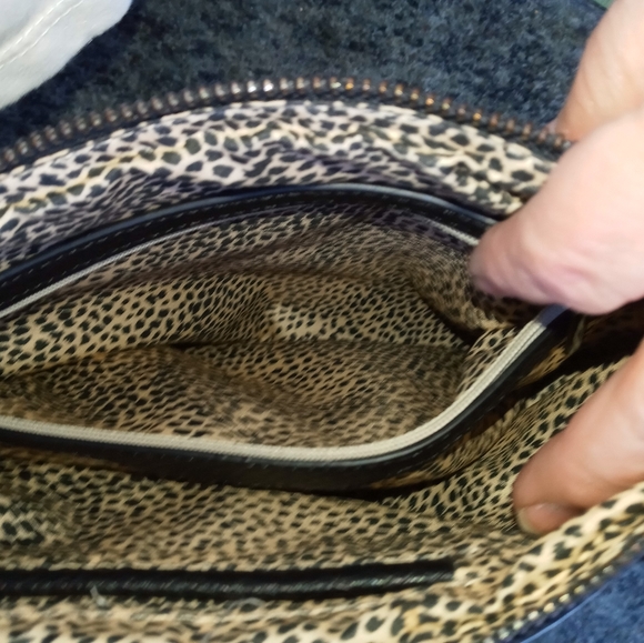 EXPRESS Wristlet - Picture 5 of 11